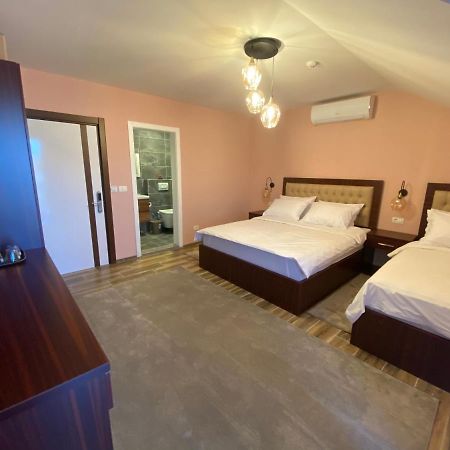 Hotel Kolonja'S 德巴尔 外观 照片
