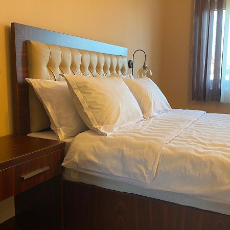 Hotel Kolonja'S 德巴尔 外观 照片