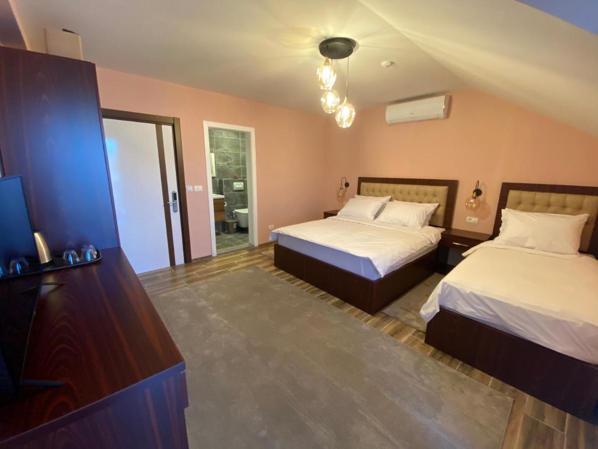 Hotel Kolonja'S 德巴尔 外观 照片