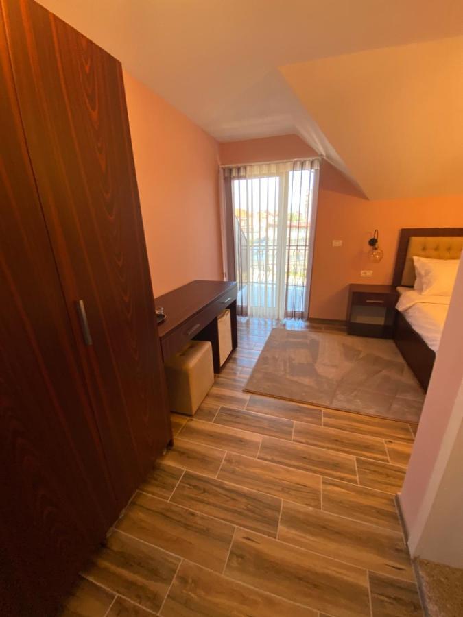 Hotel Kolonja'S 德巴尔 外观 照片
