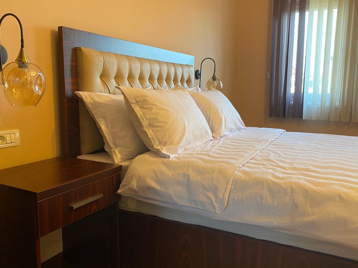 Hotel Kolonja'S 德巴尔 外观 照片