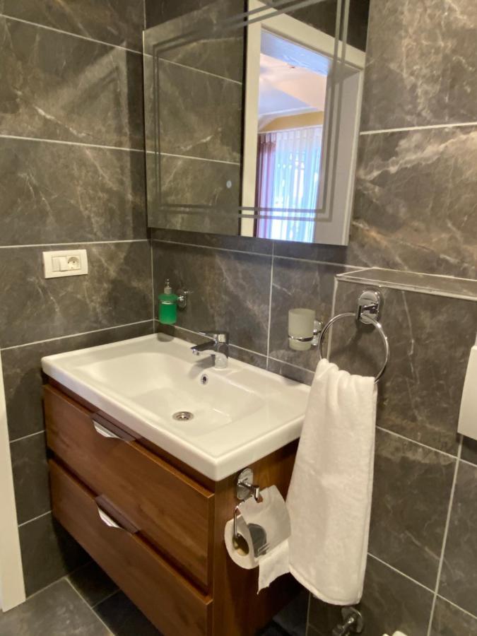 Hotel Kolonja'S 德巴尔 外观 照片